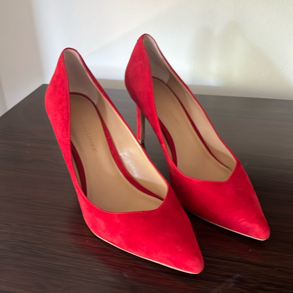 Banana Republic red pump